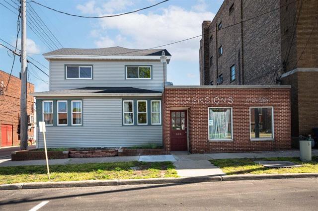 front view picture of 617 Elm Street, Saint Joseph, MI. 49085