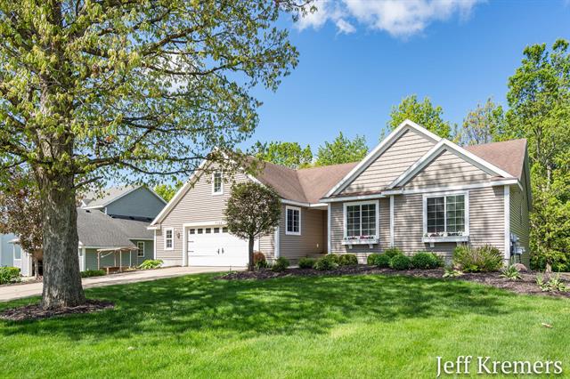 front view picture of 7153 Keystone Court, Jenison, MI. 49428