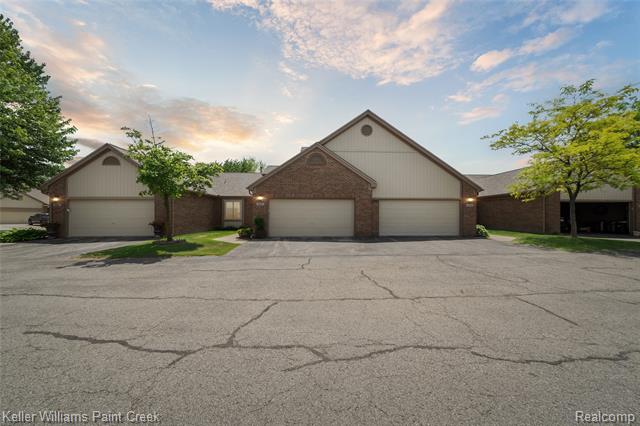 front view picture of 46860 High Meadows Court, Macomb, MI. 48044