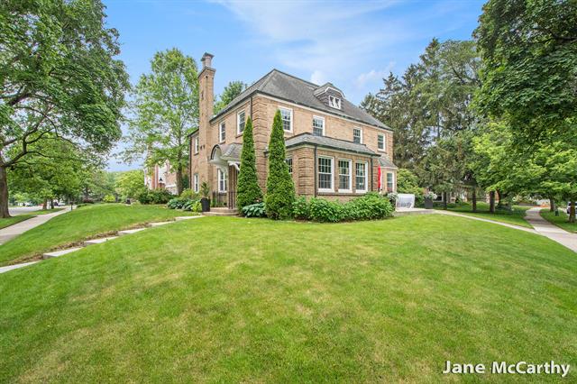 front view picture of 1101 Cadillac Drive Se, Grand Rapids, MI. 49506
