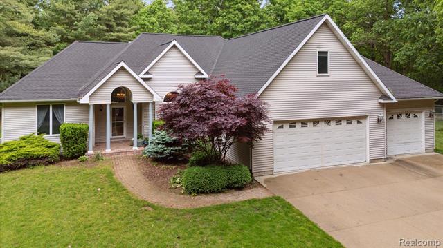 front view picture of 8883 Dixie Highway, Birch Run, MI. 48415