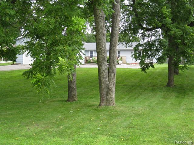 front view picture of 4500 Pommore Dr, Milford, MI. 48380