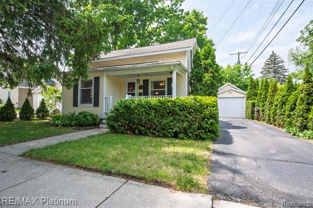 front view picture of 216 S Cedar Street, Williamston, MI. 48895