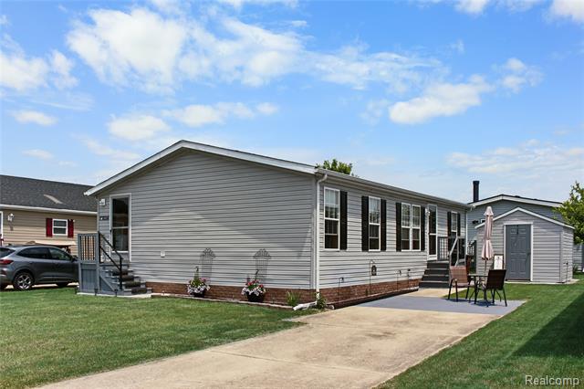 front view picture of 13482 Pear Street, Carleton, MI. 48117