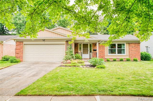 front view picture of 3380 Tacoma Circle, Ann Arbor, MI. 48108