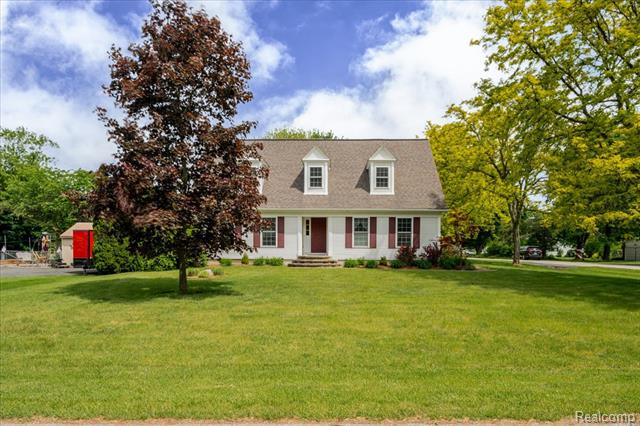 front view picture of 8128 Bluebird Drive, Brighton, MI. 48116