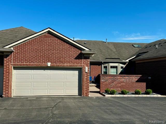 front view picture of 50022 Samuel Court, Utica, MI. 48317