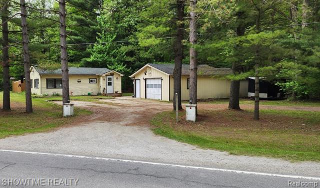 front view picture of 3820 Abbottsford Road, Port Huron, MI. 48060