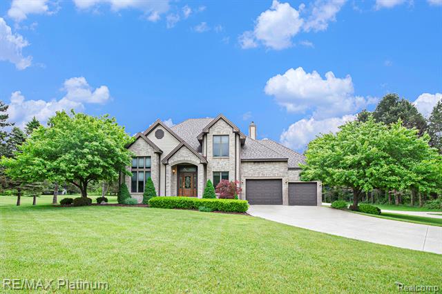 front view picture of 2678 Ore Valley Drive, Hartland, MI. 48353