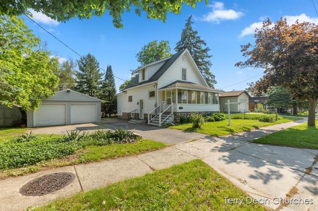 front view picture of 204 Lewis Street, Rockford, MI. 49341