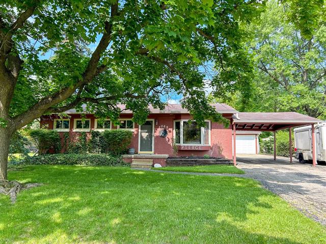 front view picture of 2069 Kenwood Drive, Flint, MI. 48532