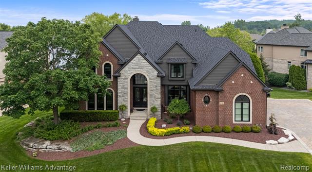 front view picture of 10993 Stoney Point Drive, South Lyon, MI. 48178