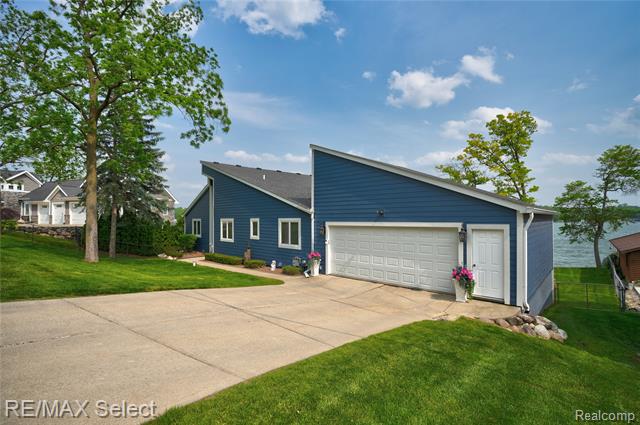 front view picture of 7457 Haviland Beach Drive, Linden, MI. 48451