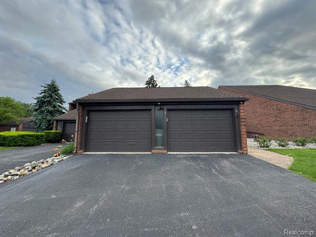 front view picture of 3 Colony Lane, Dearborn, MI. 48120