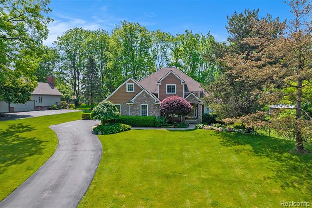 front view picture of 4118 Pinehurst Drive, Howell, MI. 48843