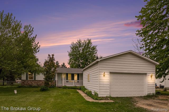 front view picture of 180 Maverick Lane, Lapeer, MI. 48446