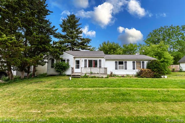 front view picture of 3500 Hogarth Avenue, Flint, MI. 48532