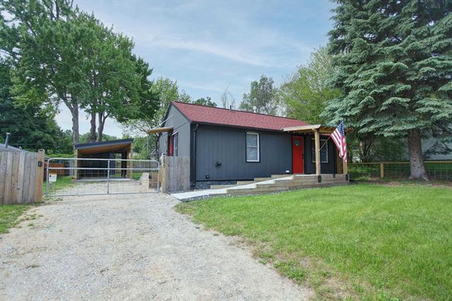 front view picture of 1077 Oak Terrace, Traverse City, MI. 49686