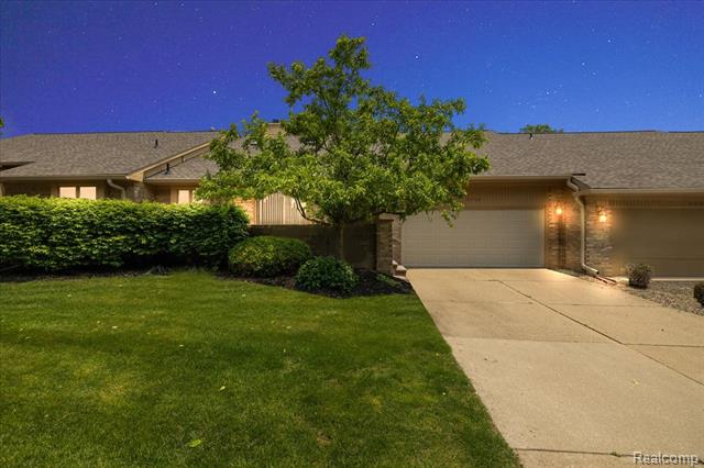front view picture of 55728 Lorraine Drive, Shelby Township, MI. 48316