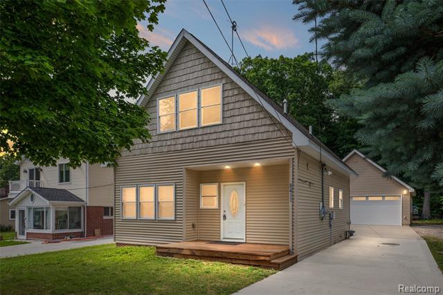 front view picture of 8411 Carols Drive, Brighton, MI. 48114