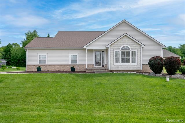 front view picture of 16441 E Horseshoe Trail, Linden, MI. 48451