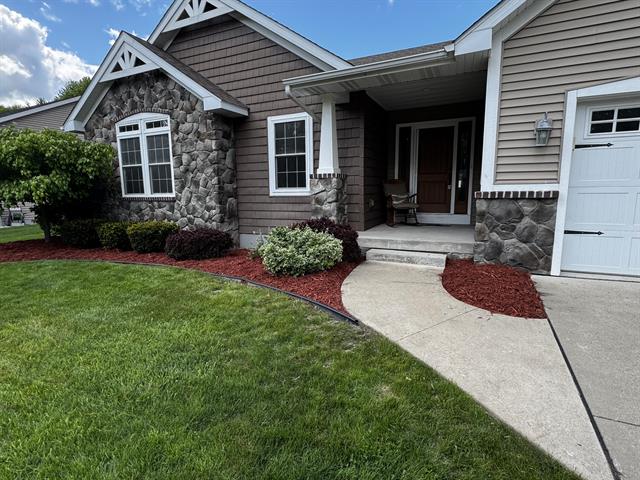 front view picture of 508 Sylvan Lane, Midland, MI. 48640