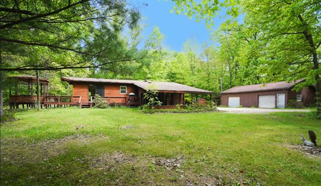 front view picture of 105 W 48Th Street, Newaygo, MI. 49337