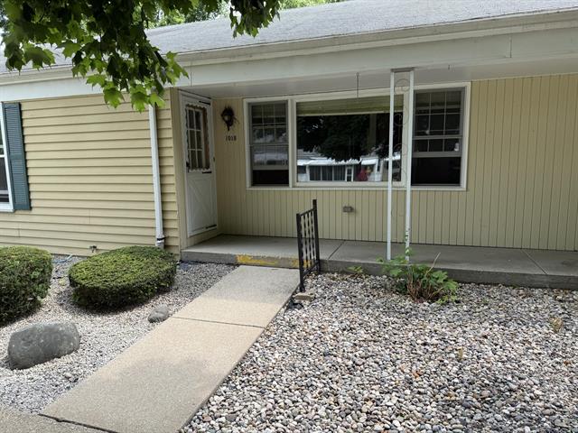 front view picture of 1018 Village Lane, Jenison, MI. 49428