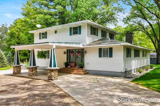 front view picture of 300 N 2Nd Avenue, Fruitport, MI. 49415