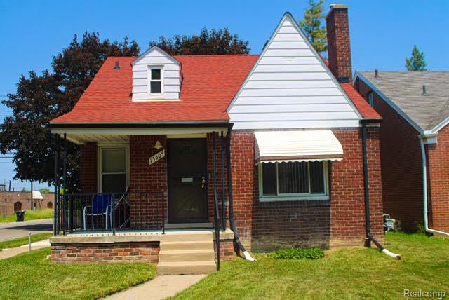 front view picture of 15605 Carlisle Street, Detroit, MI. 48205