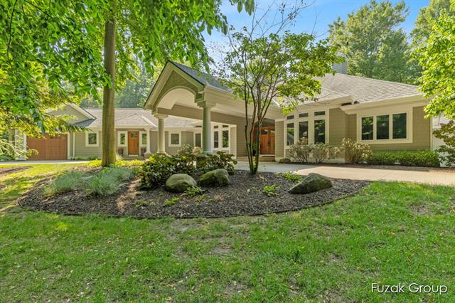 front view picture of 17180 Shore Oaks West Lane, Holland, MI. 49424