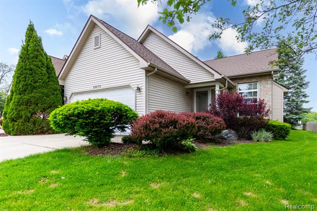 front view picture of 6075 Davison Road, Burton, MI. 48509