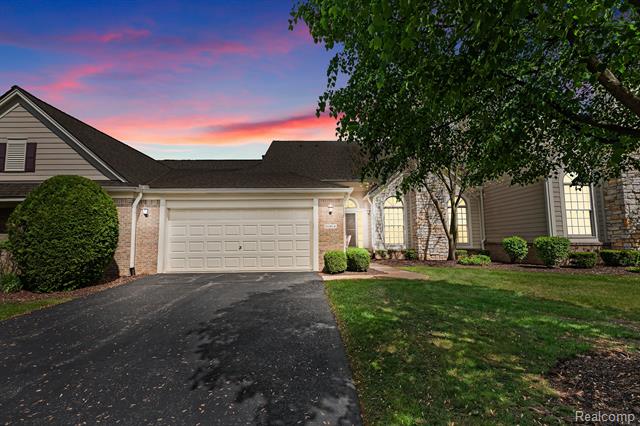 front view picture of 16814 Lochmoor Circle W, Northville, MI. 48168