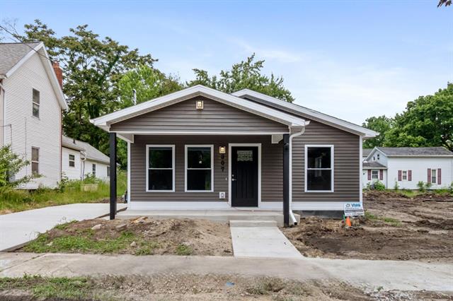 front view picture of 307 N Perrine Street, Jackson, MI. 49201