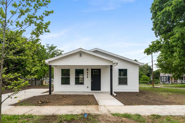 front view picture of 314 N Perrine Street, Jackson, MI. 49201