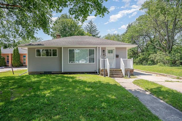 front view picture of 2411 Sheridan Avenue, Saginaw, MI. 48601