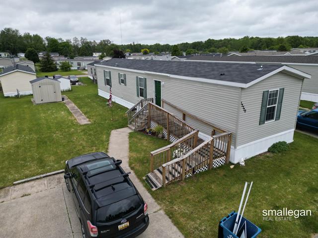 front view picture of 12720 S Grey Court, Wayland, MI. 49348