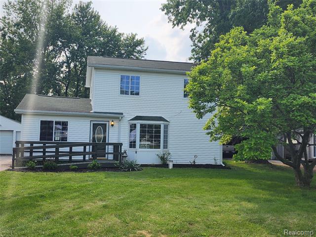 front view picture of 2134 Cherrywood Drive, Burton, MI. 48519