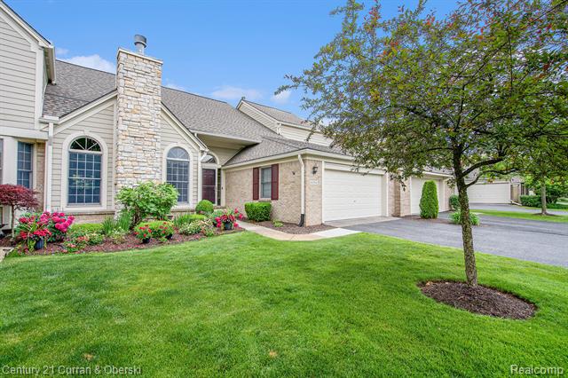 front view picture of 16784 Lyonhurst Circle, Northville, MI. 48168