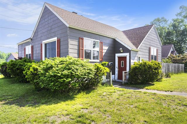 front view picture of 1386 W Broadway Avenue, Muskegon, MI. 49441