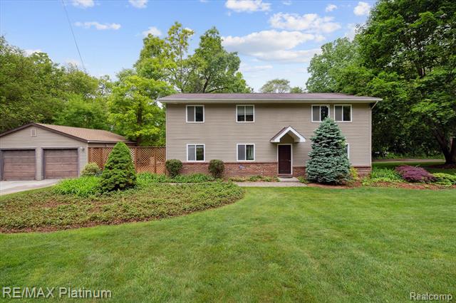 front view picture of 11520 Weiman Drive, Pinckney, MI. 48169