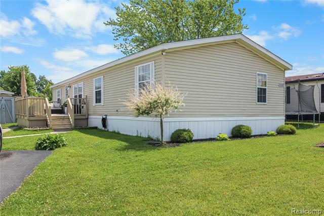 front view picture of 9298 Greentree Drive, Newport, MI. 48166