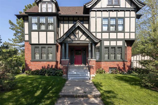 front view picture of 820 N Johnson Street, Bay City, MI. 48708