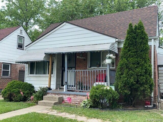 front view picture of 22520 Lyndon Street, Detroit, MI. 48223