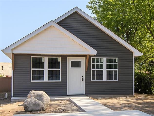 front view picture of 4369 Monroe Avenue, Waterford, MI. 48329