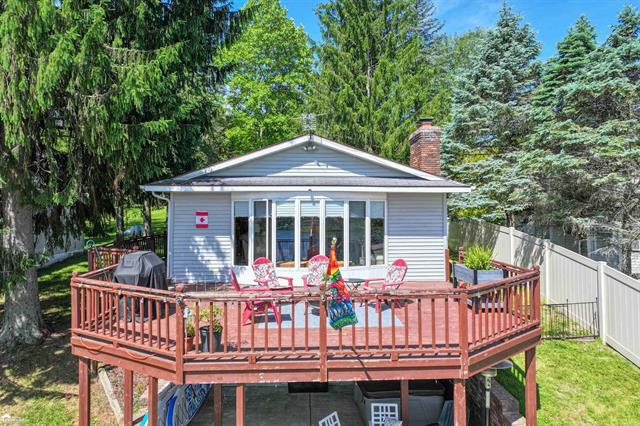 front view picture of 6300 Bullard Road, Fenton, MI. 48430