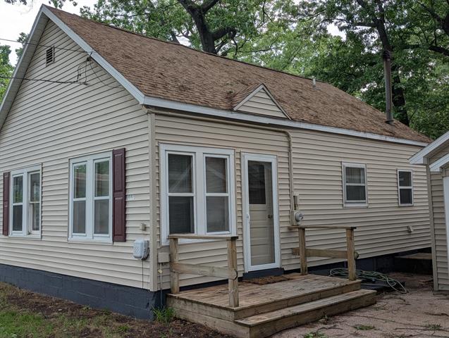 front view picture of 157 S Kenwood Street, Muskegon, MI. 49442