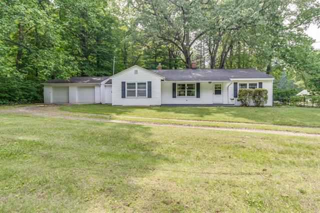 front view picture of 21 Riverside Parkway, Battle Creek, MI. 49015