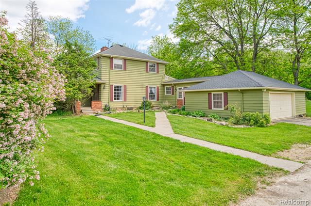 front view picture of 835 W Marr Road, Howell, MI. 48855