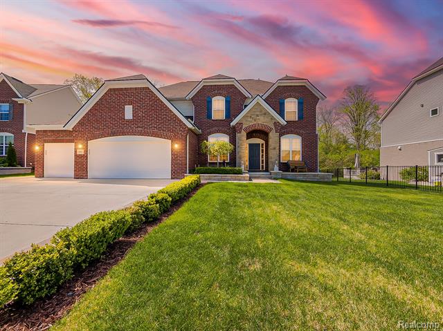 front view picture of 903 Leafdale Drive, Rochester, MI. 48307